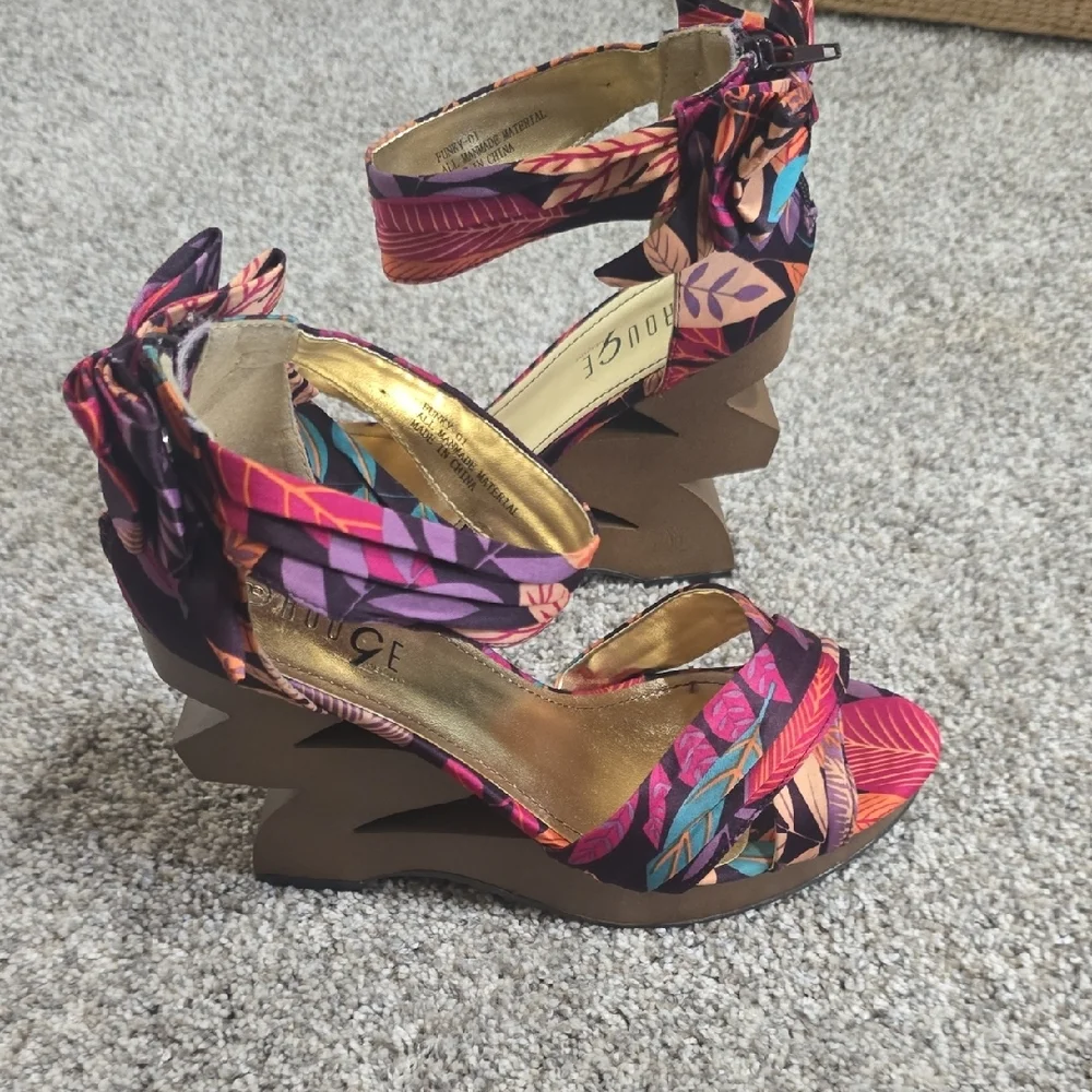 ROUGE HELUIM ● SIZE 8 ● VIBRANT WEDGE ART TO WEAR FASHION PIECE - Picture 6 of 6